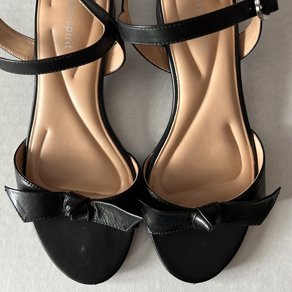 Easy Spirit Black Flat Sandals with Ankle Strap